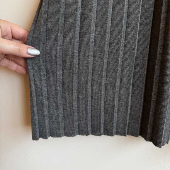 ZARA Grey Knit Pleated Skirt - Picture 2 of 4